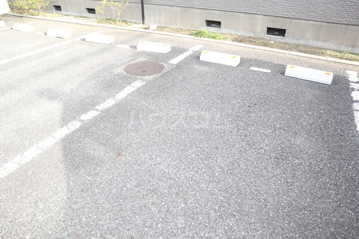 13/16 駐車場