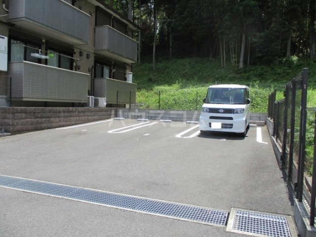 15/15 駐車場