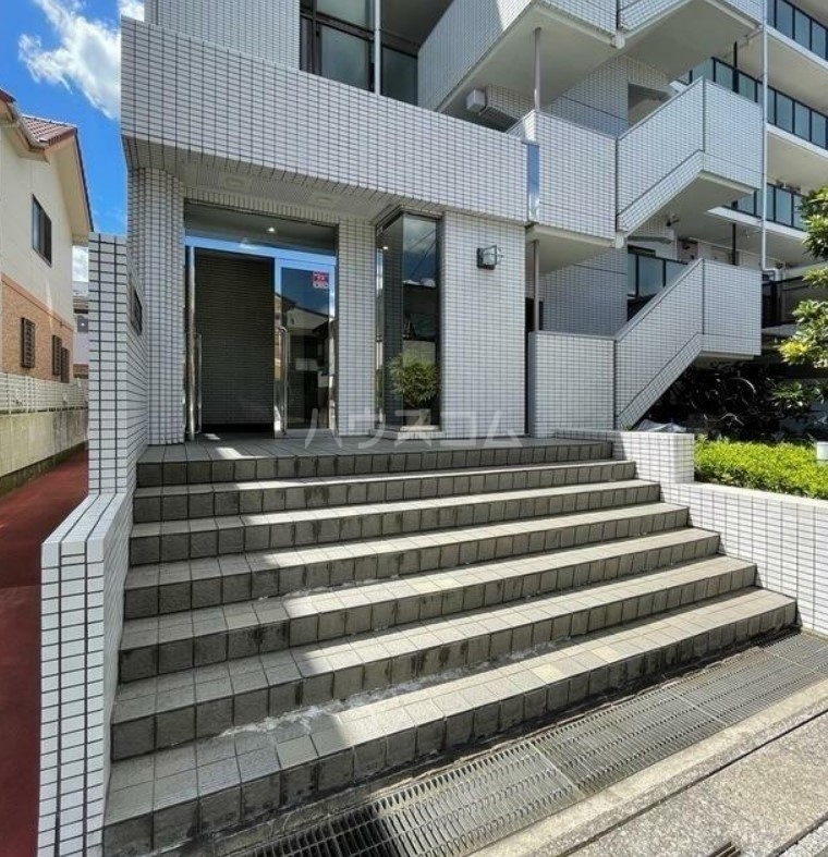 16/27 エントランス