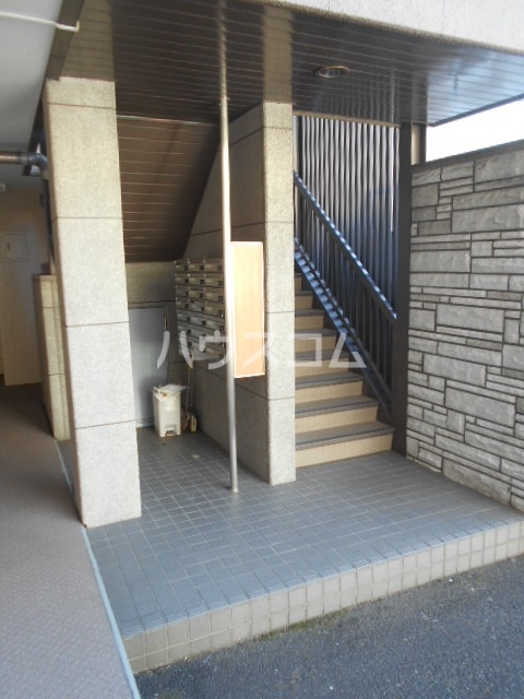 2/3 エントランス