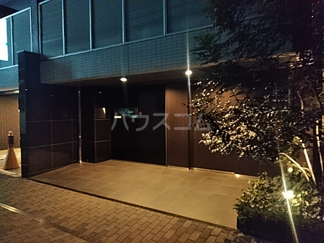 25/30 エントランス