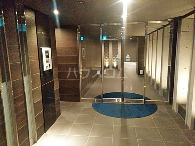 26/30 エントランス