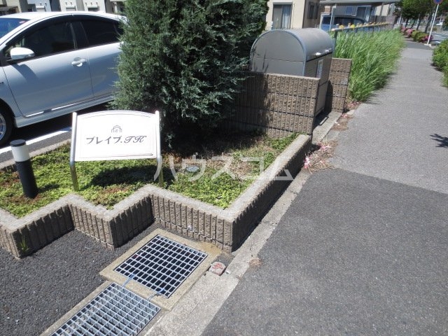 27/30 エントランス