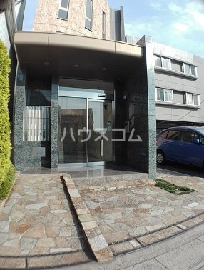 26/30 エントランス