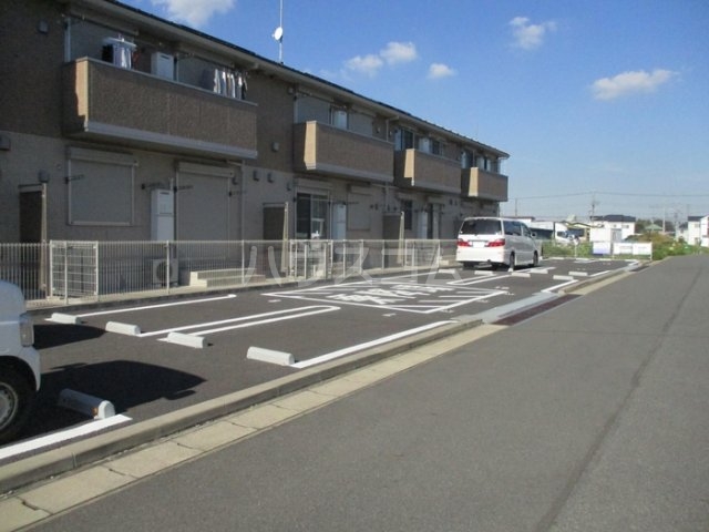 2/3 駐車場