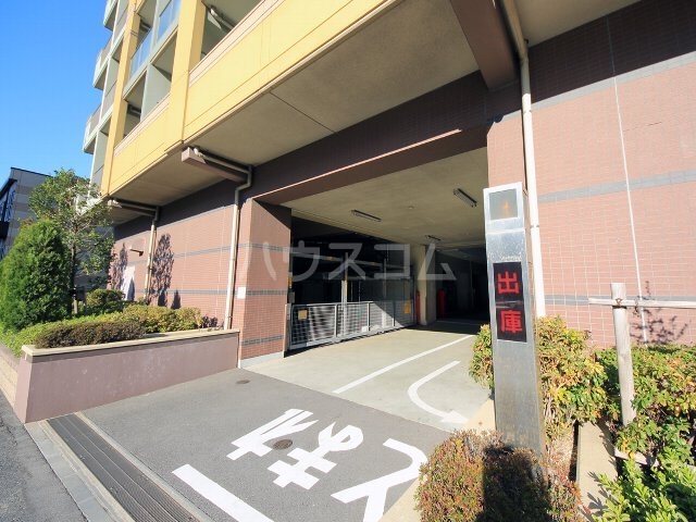 21/30 エントランス