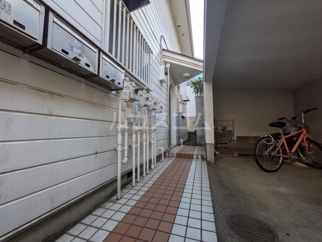 21/30 エントランス