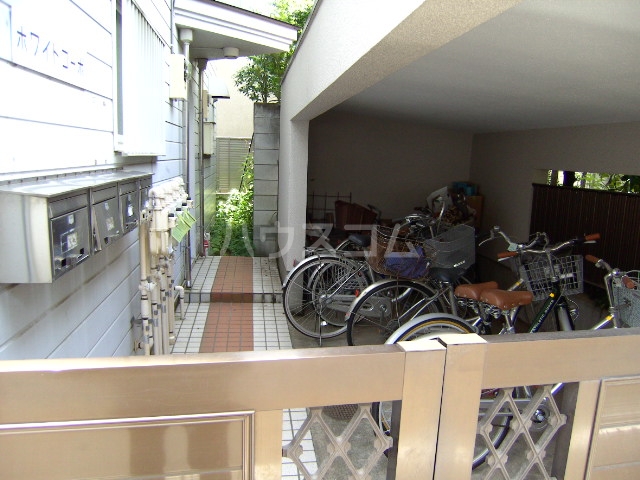 24/30 エントランス