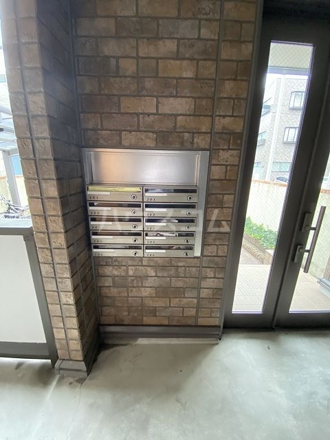 18/23 エントランス