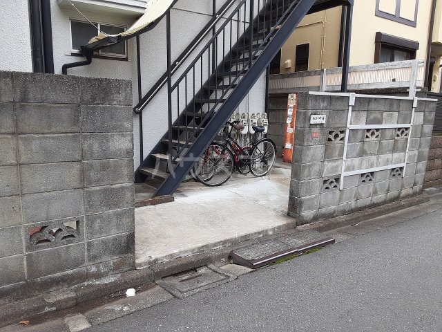 17/19 エントランス