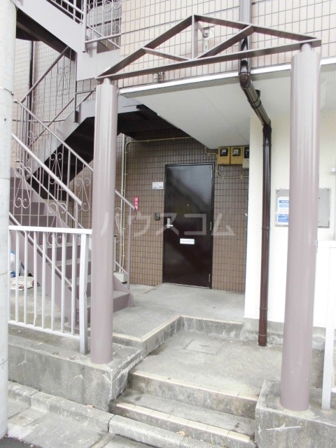 16/27 エントランス