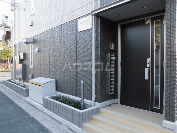 24/30 エントランス