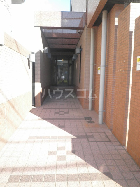 21/30 エントランス