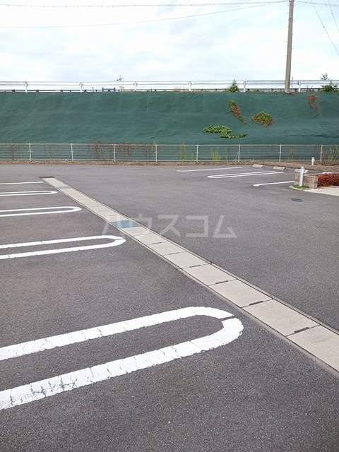 27/30 駐車場