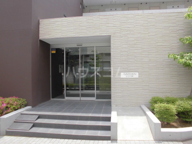 19/30 エントランス