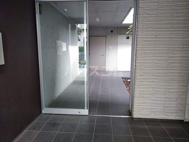 20/30 エントランス