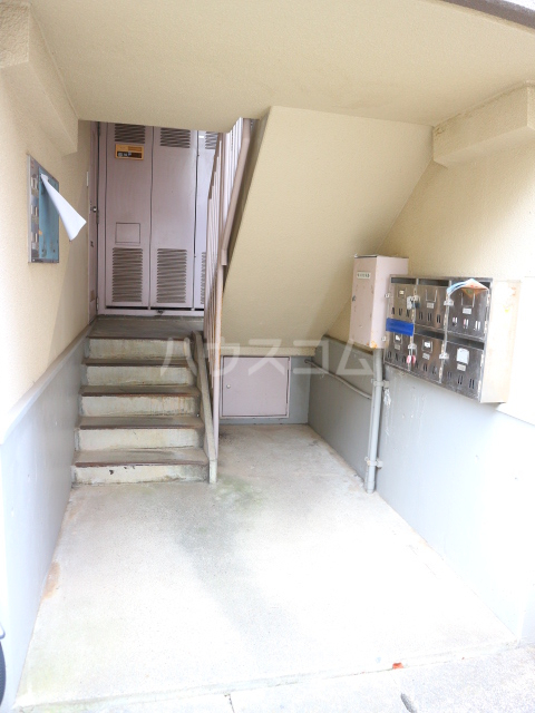 25/30 エントランス