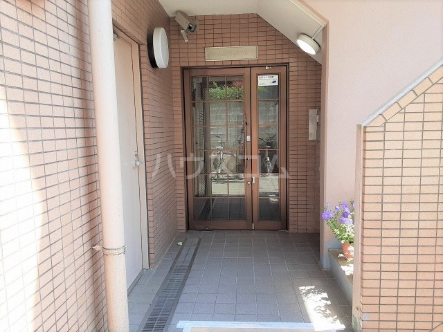 23/30 エントランス