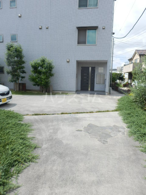 21/30 エントランス