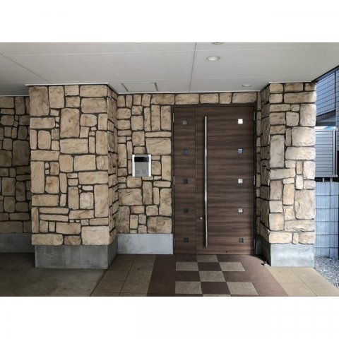 22/23 エントランス