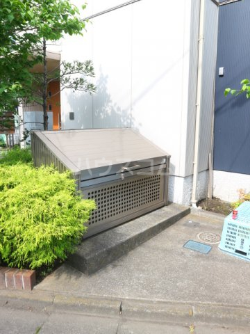 27/30 エントランス