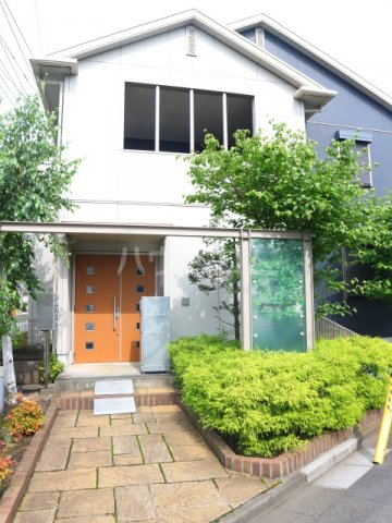 28/30 エントランス