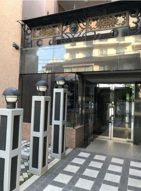 18/25 エントランス