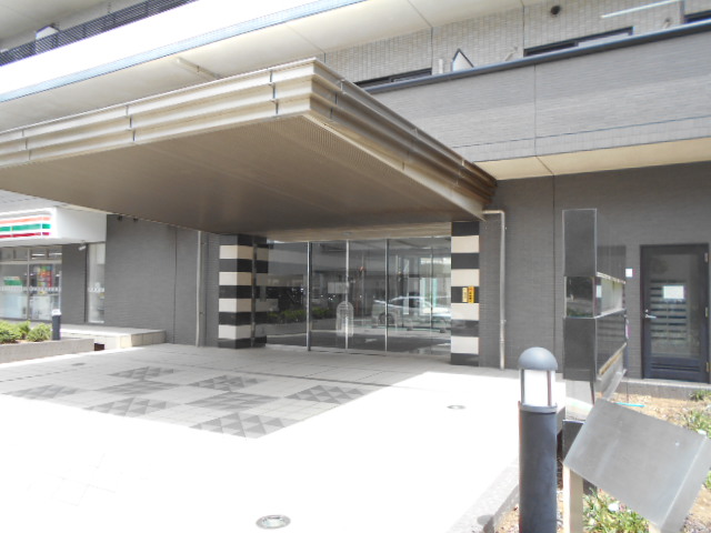 21/30 エントランス