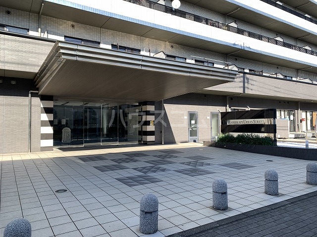 20/30 エントランス