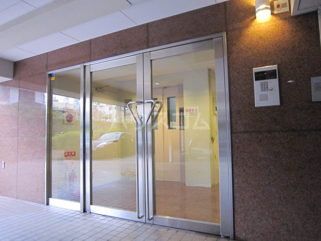 21/30 エントランス