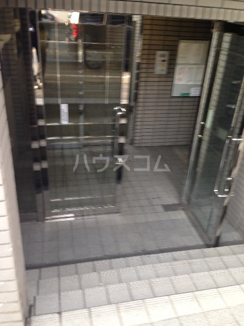 17/26 エントランス