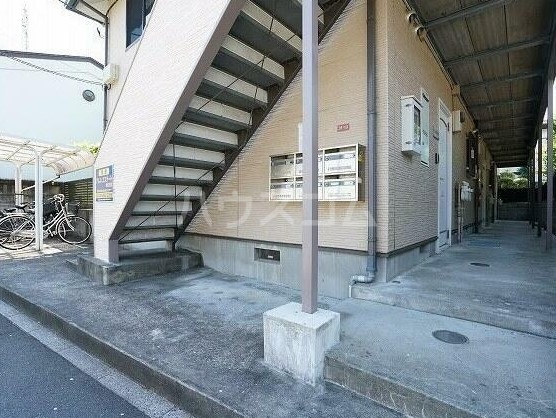 16/21 エントランス