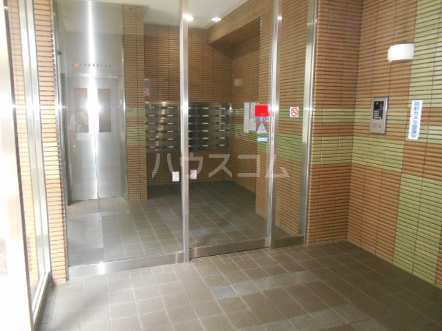 23/30 エントランス