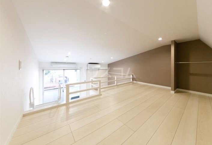 13/18 バルコニー