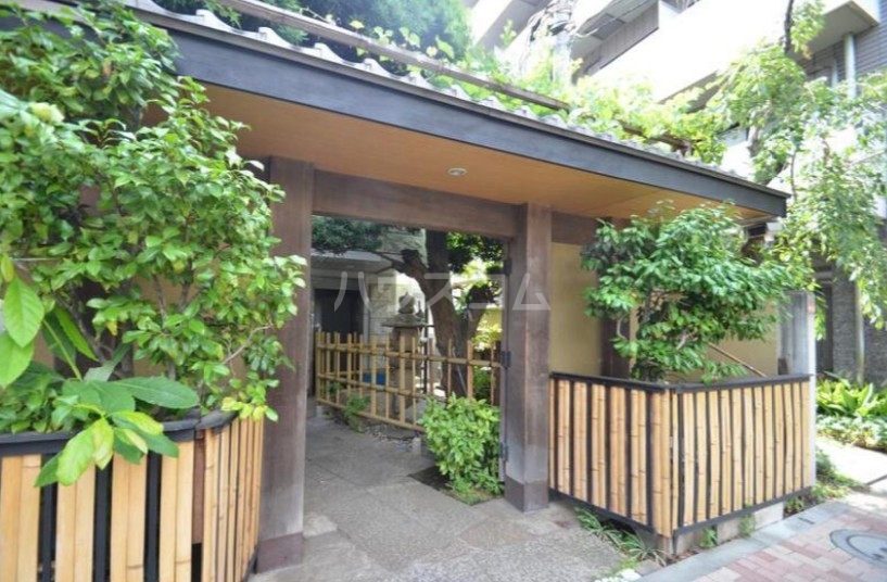 13/18 エントランス