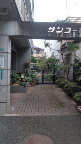 22/30 エントランス