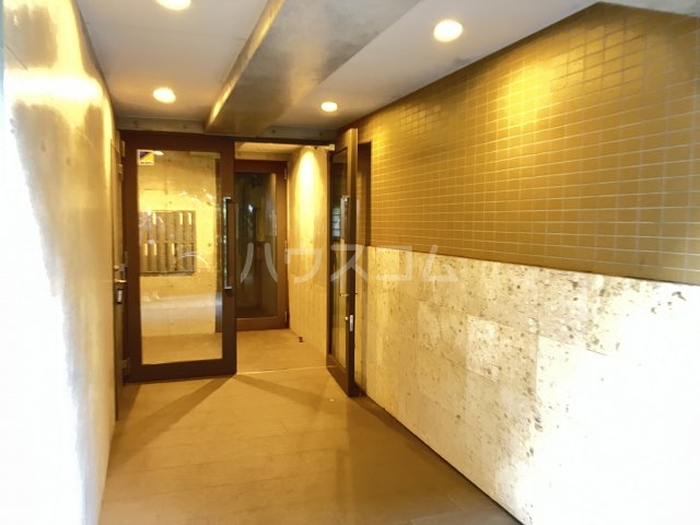 24/30 エントランス