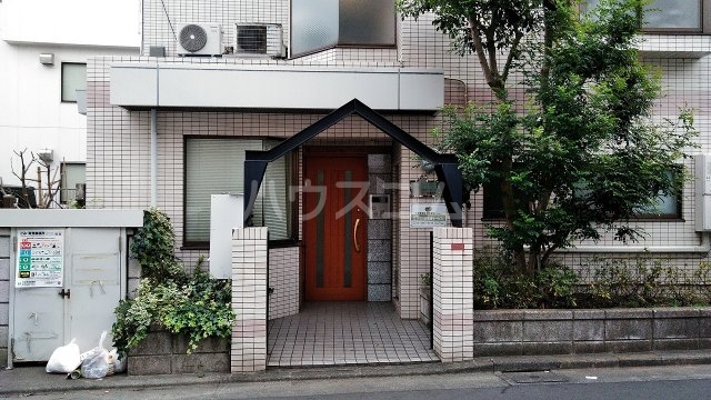 23/30 エントランス