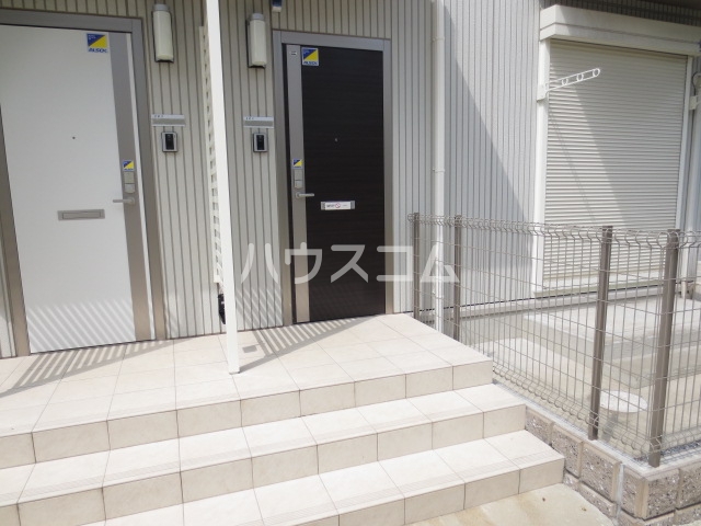 28/30 エントランス