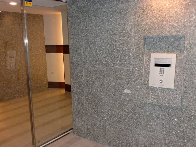 20/30 エントランス