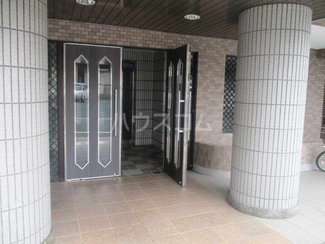 19/30 エントランス