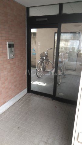 28/30 エントランス