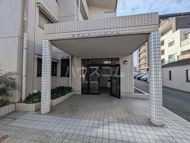 21/30 エントランス