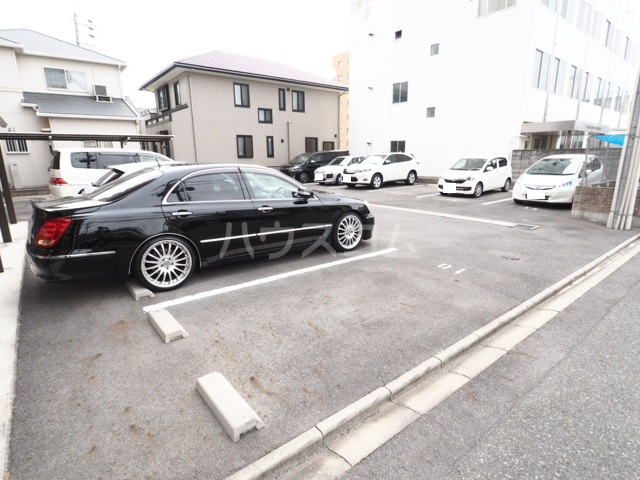 28/30 駐車場