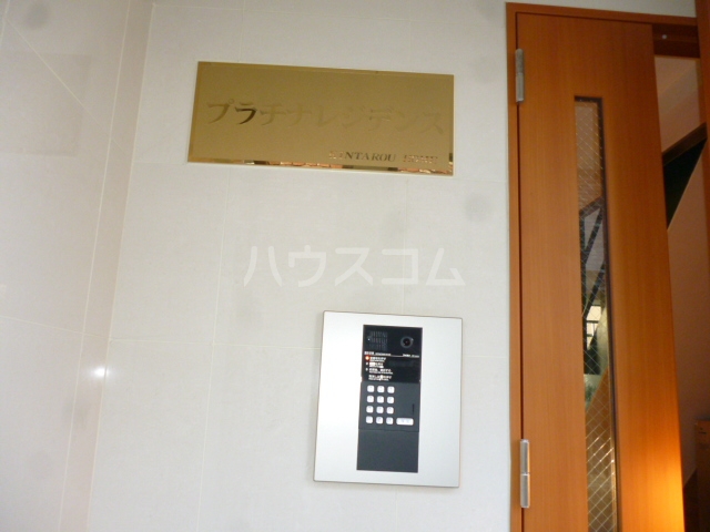 22/23 エントランス