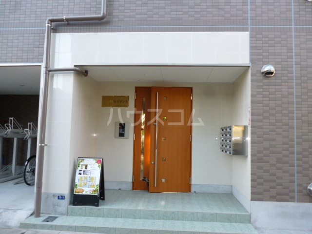 22/23 エントランス