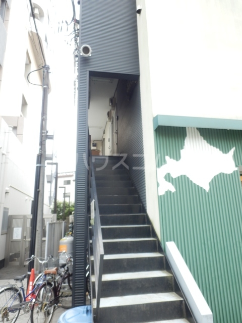 23/30 エントランス