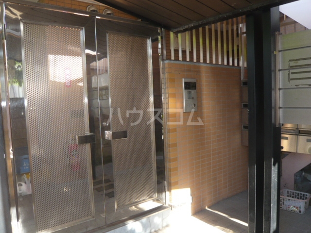 18/28 エントランス