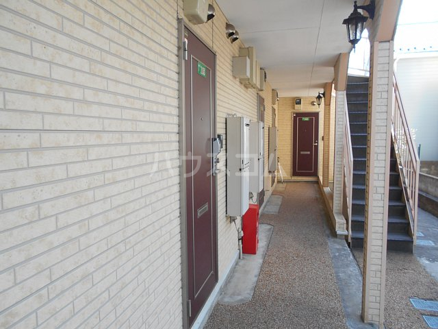 24/30 エントランス