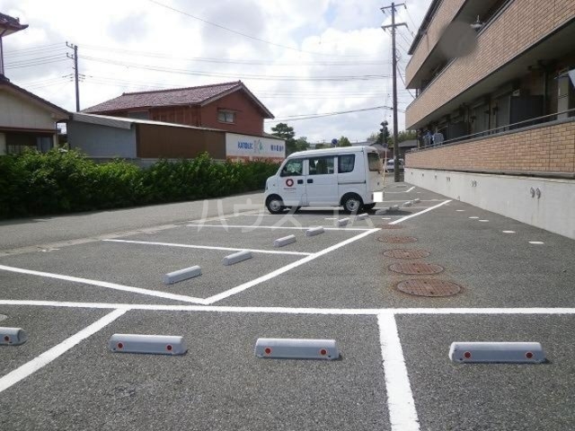2/3 駐車場